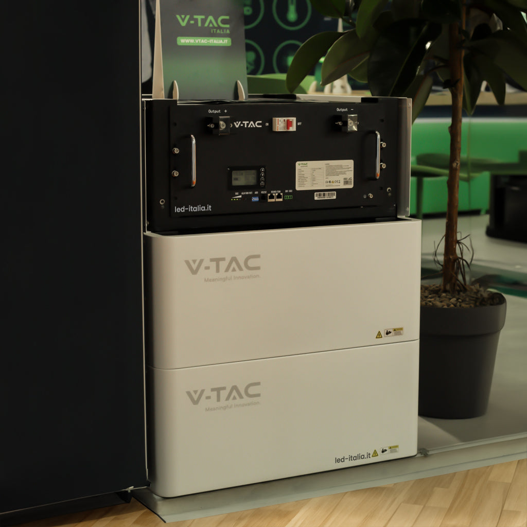 BATTERIA DI ACCUMULO RACK LV 9.6KWH LFP 48V 200AH 100A NERA CEI 0-21